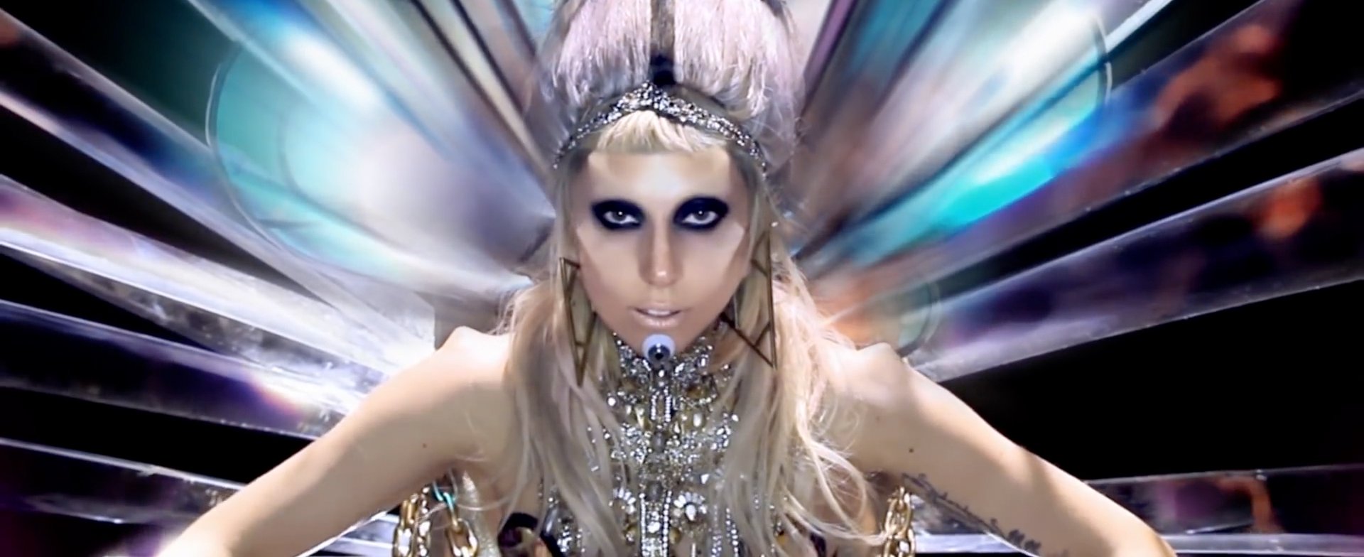 Born This Way: инопланетный образ